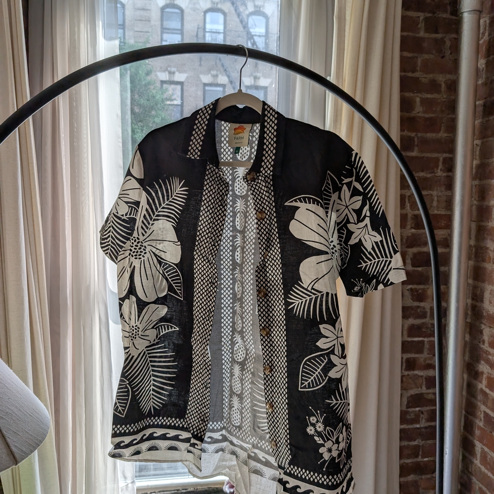 FARM RIO Unisex Hawaiian Shirt Black and White Floral - XS